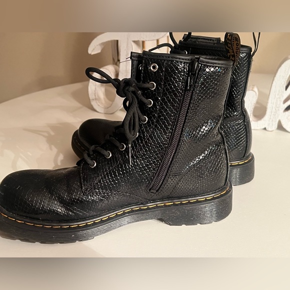 Doc Martens 1460 Black Snake Skin Pattern Lace Up Combat Boot - Picture 8 of 8